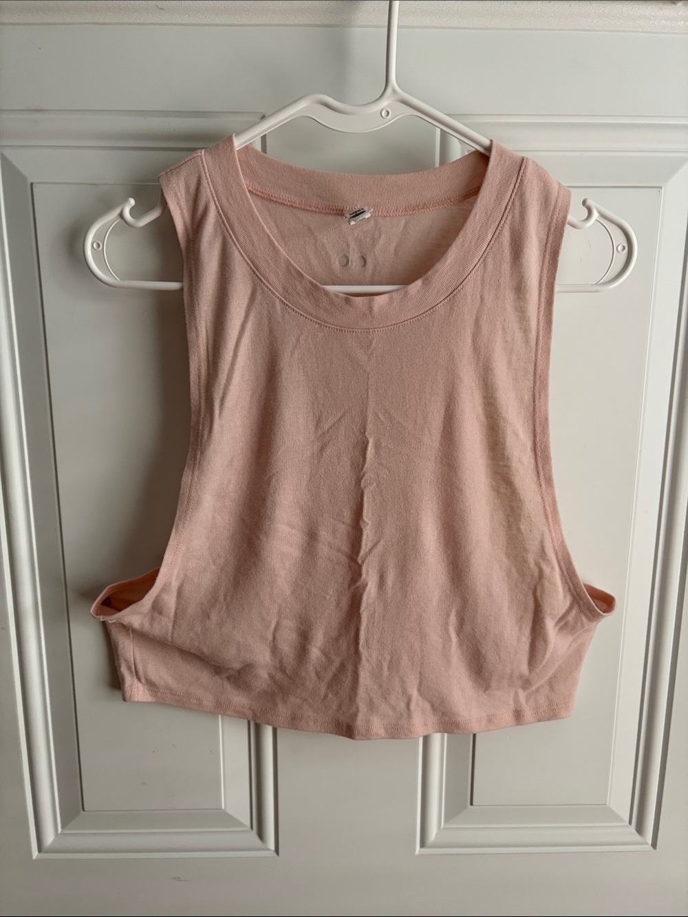 ALO Yoga Cropped Muscle Tank in Blush Pink